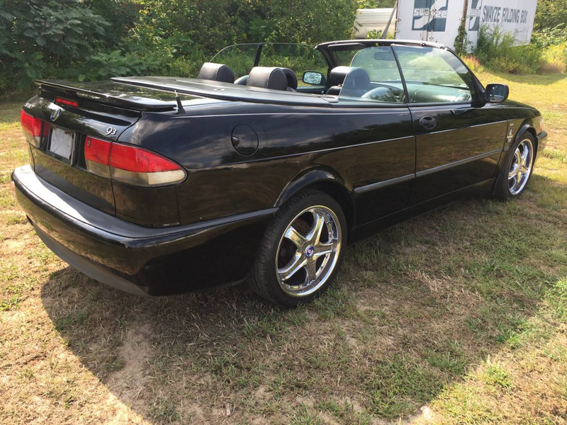 Illustration for article titled For $2,200, Would You Buy This Friggin’ 2001 Saab 9-3 Viggen?